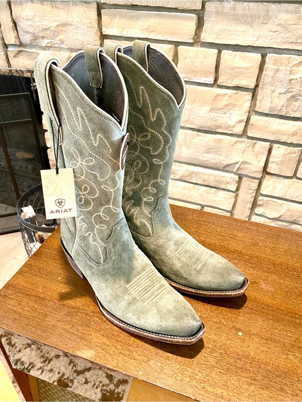 NEW ARIAT Women’s Real Suede Leather Jukebox Cowboy Boots in Olive Green NWT